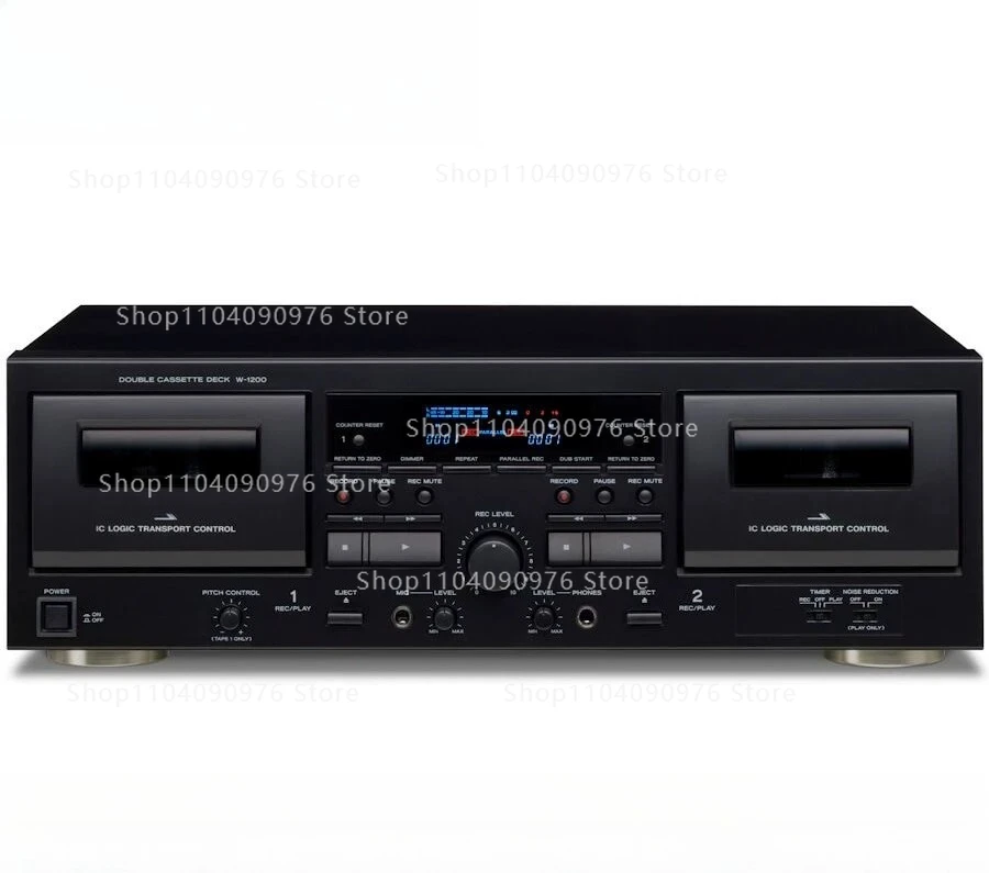 

Кассетный магнитофон W-1200, черный лимитированный выпуск/серебристый классический, со встроенным держателем карт для записи и воспроизведения.