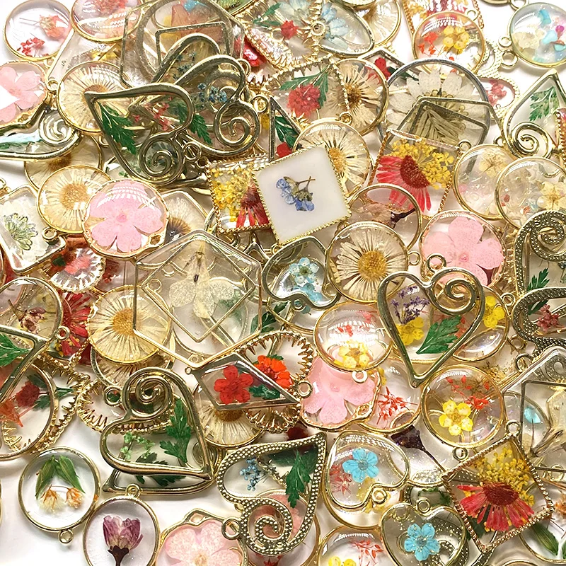 Bulk Wholesale 5/10/30pcs Dried Flower Charms Lots Shape Heart Round Handmade Flowers Pendant For Necklace Jewelry Making