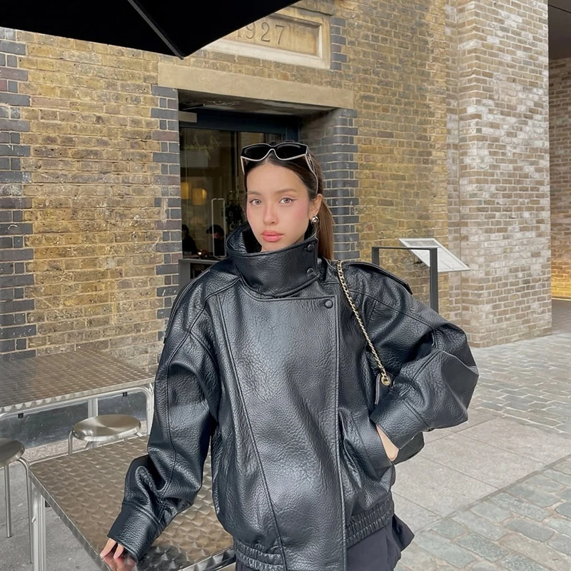 Damen Vintage Kunstleder-Motorradjacke mit Hohem Kragen, Asymmetrischem Reißverschluss, Fledermausärmeln, Loser Passform und Elastischem Saum – Detail 8