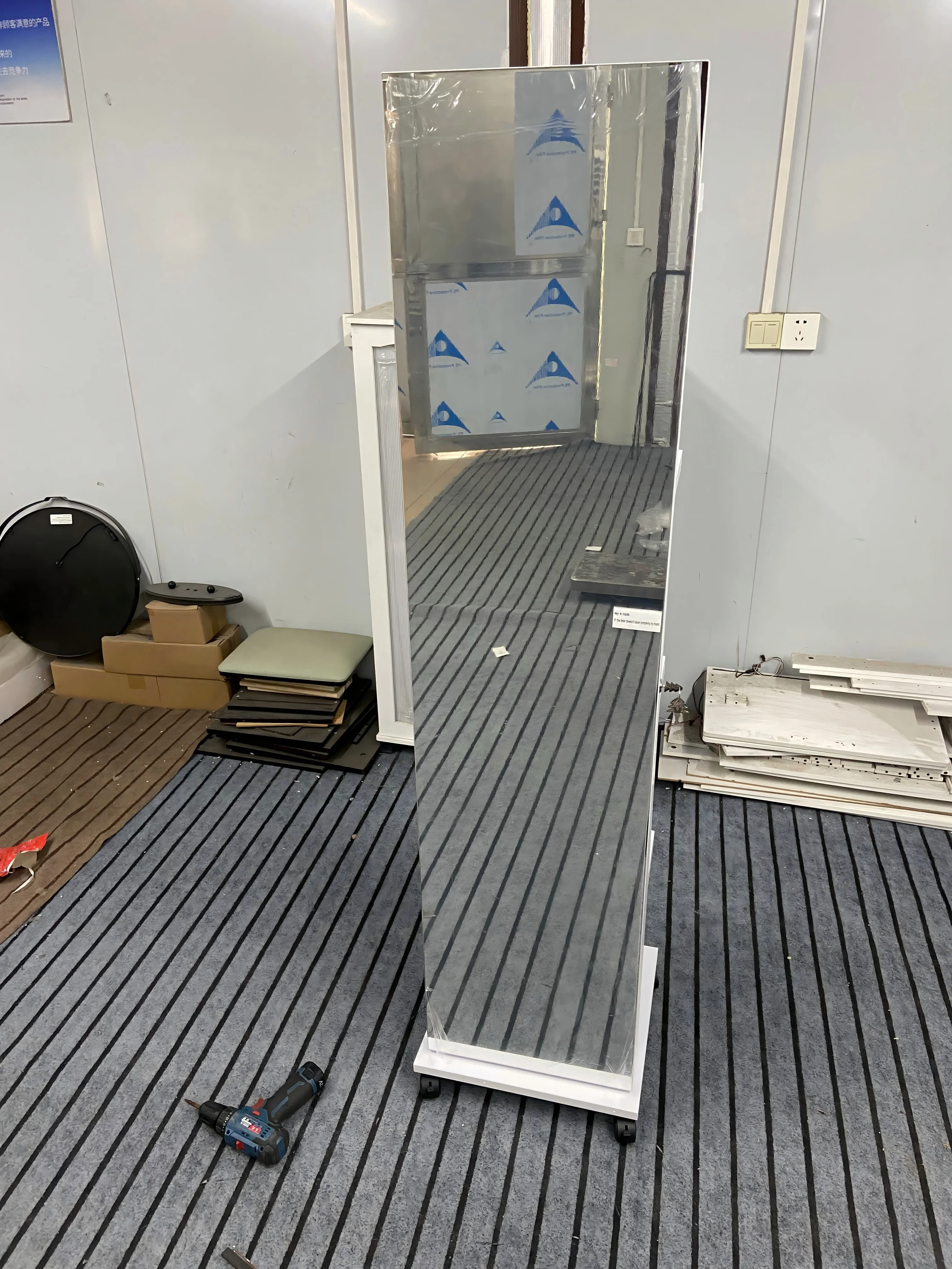 360 °   خزانة مجوهرات LED دوارة، مرآة بطول كامل وسحب جانبي، سعة كبيرة على الأرض، منظم مجوهرات قابل للتعتيم بـ 3 ألوان