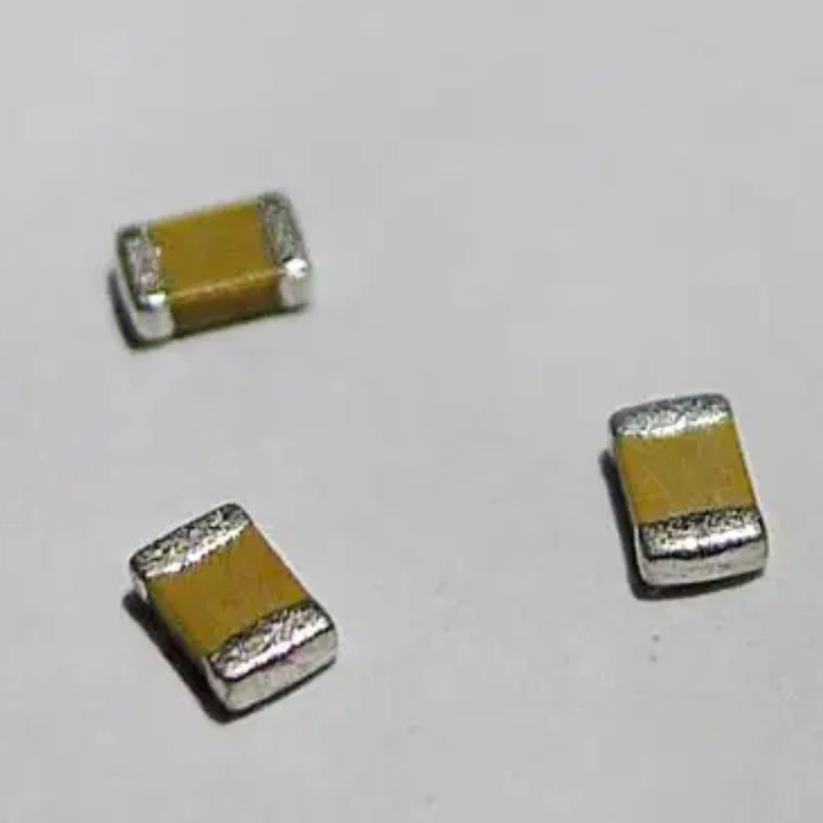 50PCS NEW SMD Capacitors (MLCC) 50V ± 5% 2.7nF C0G 0603 1608 GRM1885C1H272JA01D