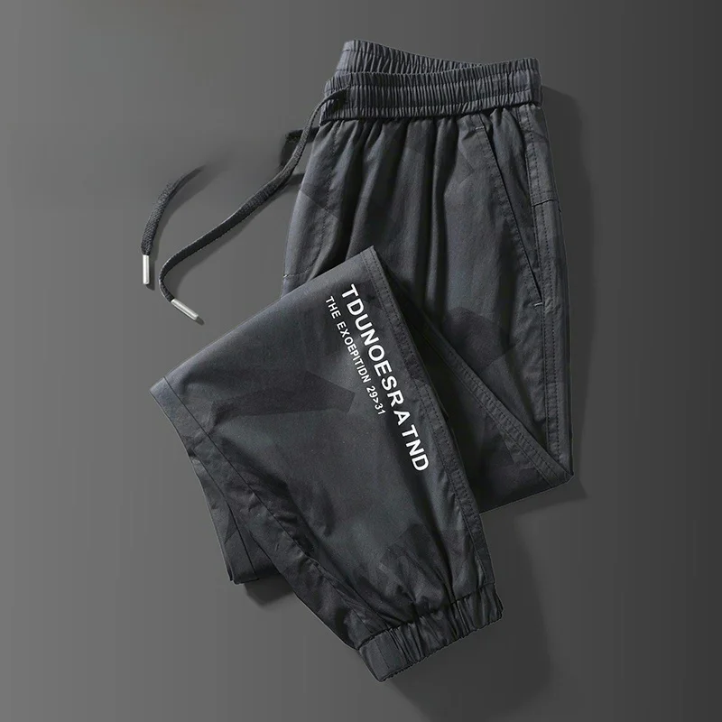 Sommer Dünne Eis Seide Casual Camouflage Arbeit Hosen Männer Lose Fit Neun Punkte Jugend Trendy Bla Elastische Taille Hose