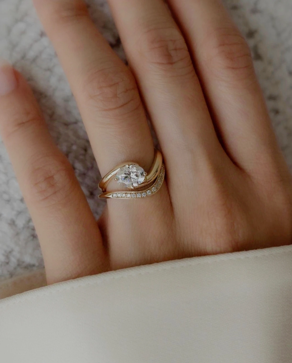 

Кольцо из стерлингового серебра 925 пробы с муассанитом, ювелирные изделия, изогнутый дизайн, элегантные украшения высокого класса для женщин