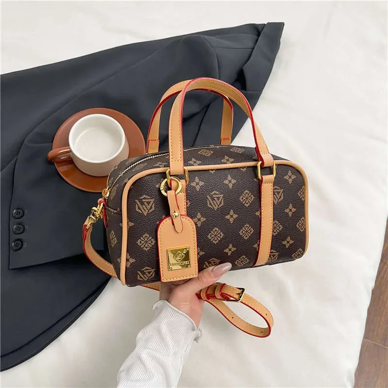 

2026 New Fashion Shoulder Bags for Women Pillow Boston Bag Designer Crossbody Bag French Style Handbag for Women