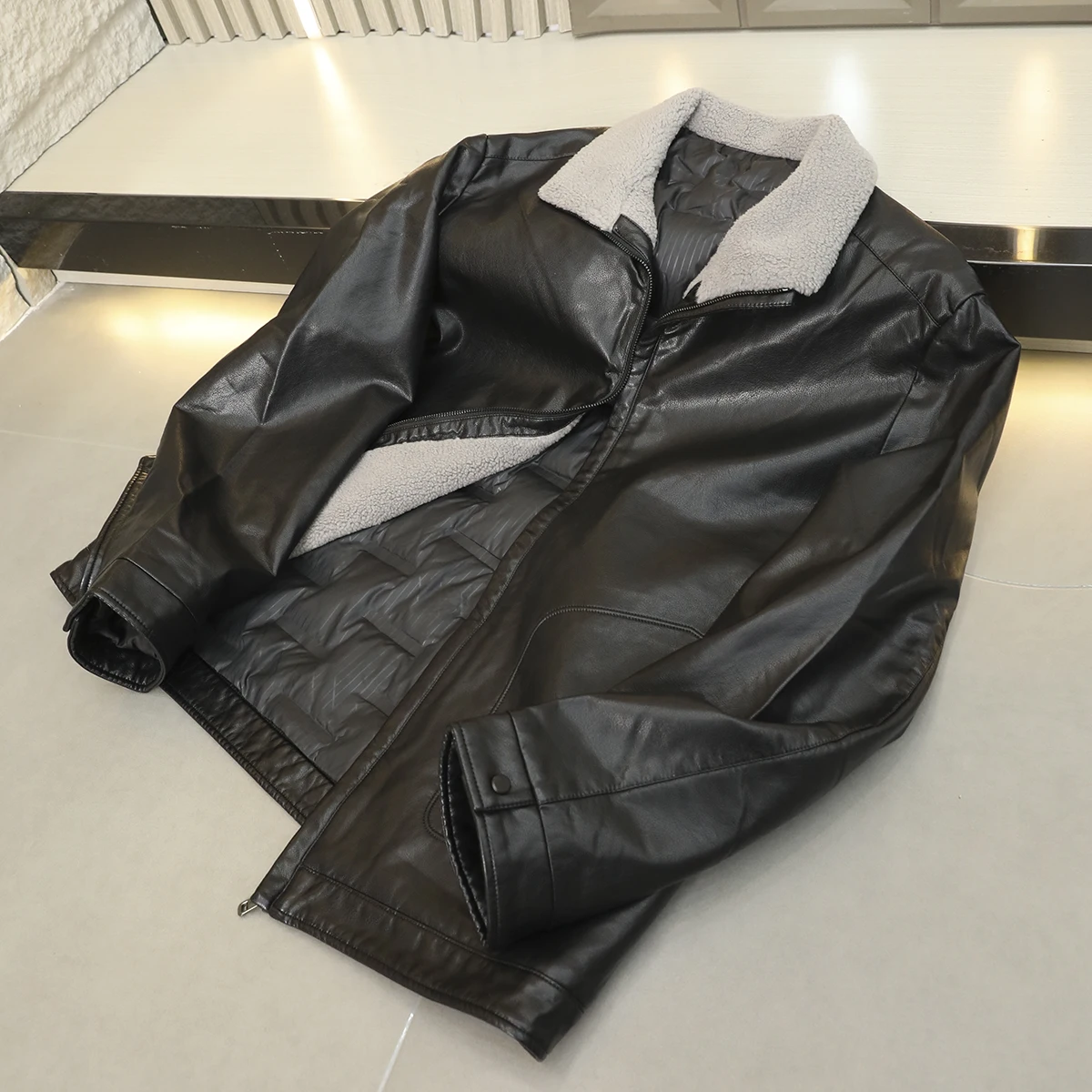 

Thiened Leather Jaet Men's Fake eepskin Collar down Coat Warm Long Sve Zipper Closure PU Leather 2025 Winter Coat