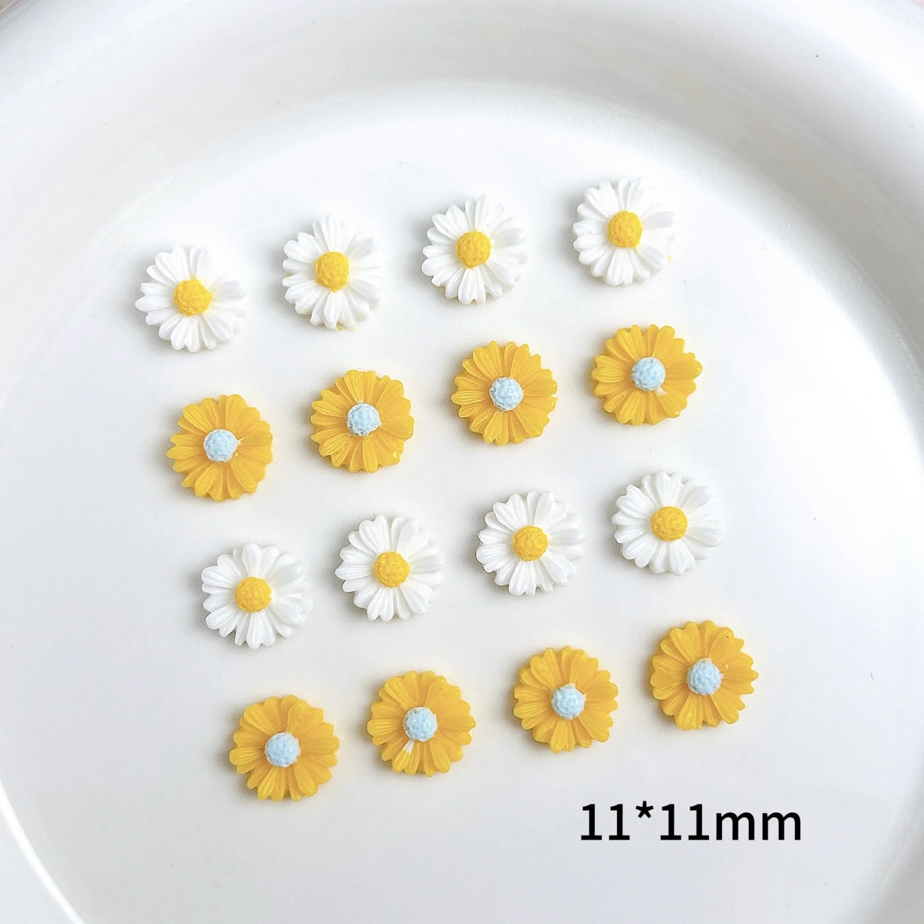 60PCS Simulated Creative Daisy Nail Art Charms Minimalist Double Colors Sweet Sunflower Resin Nail Decorations DIY Hairpin Nails