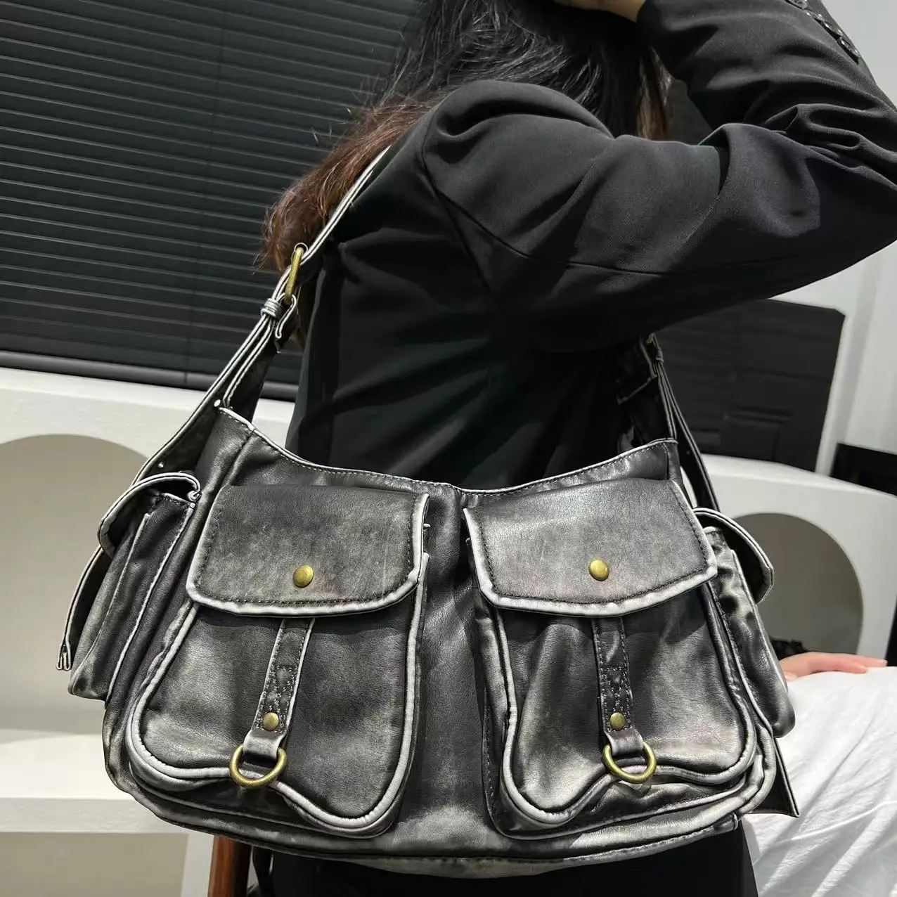 

Women's fashion Y2K washed distressed hot girl shoulder bag large capacity multi-pocket shoulder crossbody handbag
