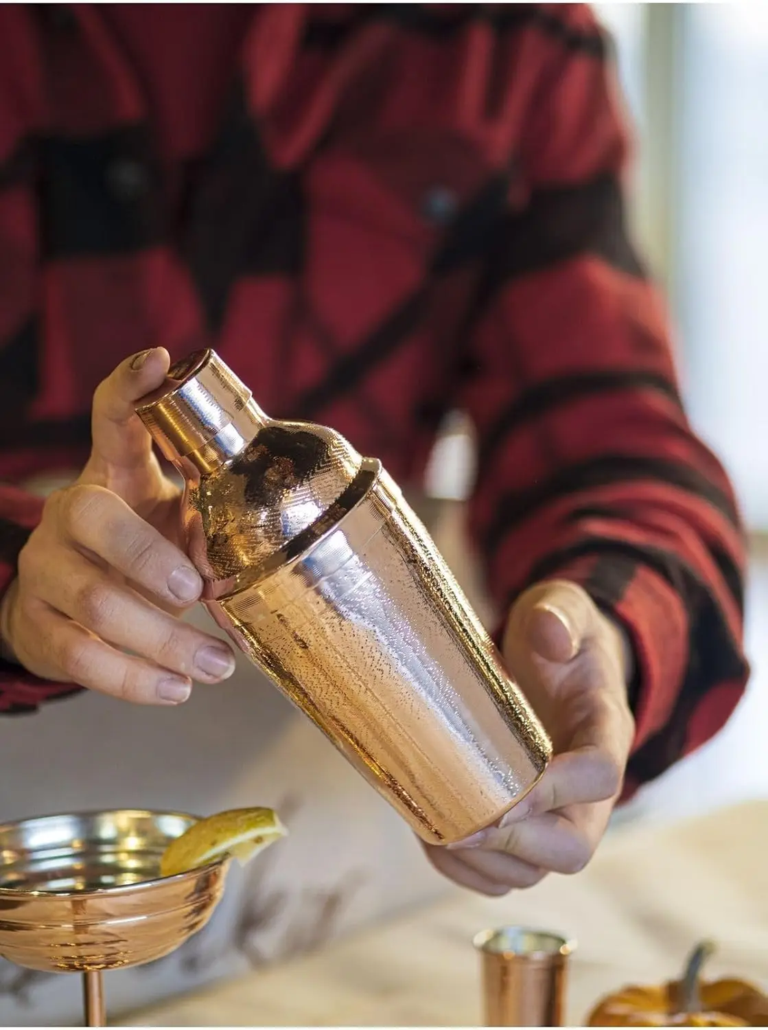 Copper Shaker Hammered Finish 16 oz Capacity 6.3 in Height 2.8 in Diameter Handcrafted Pure Copper with Tin Lining for Cocktails