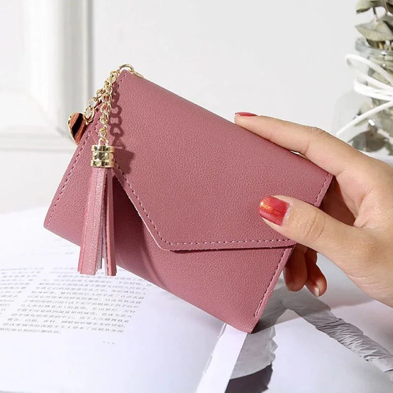 Modische Kurze Damen-Geldbörsen aus PU-Leder Luxuriöse Quasten-Brieftasche mit Verschluss Kleine Geldbörse Trendige Münztasche Damen-Kartenhalter Etui