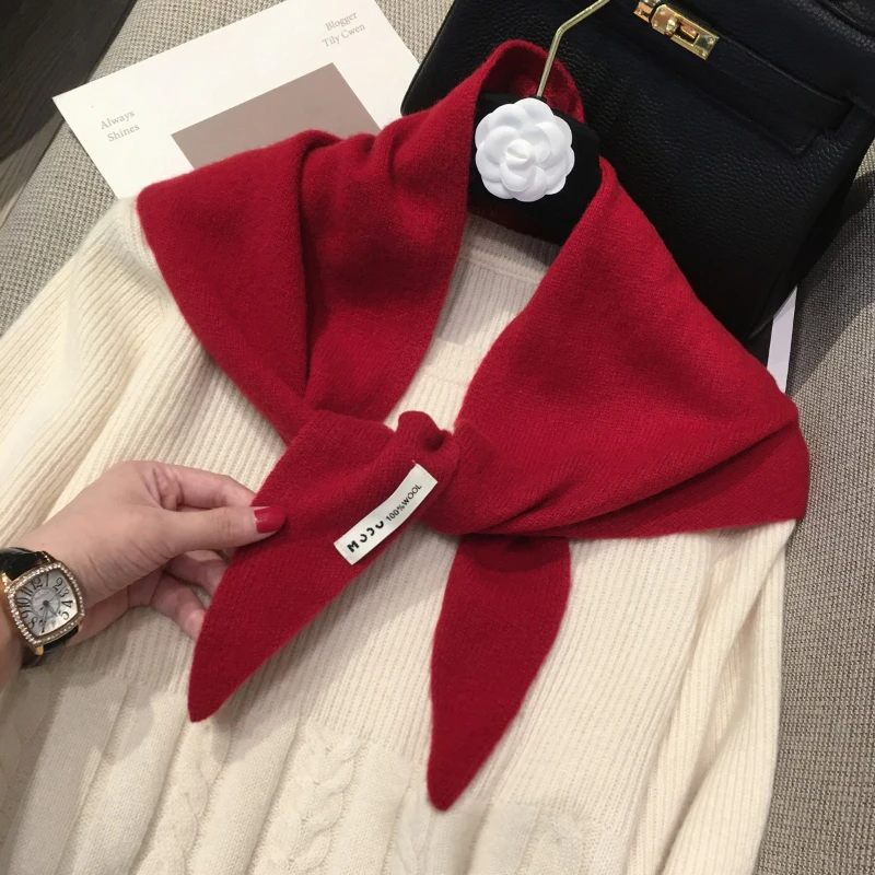 

WOOL 100% Pure Wool Knitted Triangle Scarf for Women, Shawl, Headscarf, Small Scarf, Multifunctional, Warm and Versatile