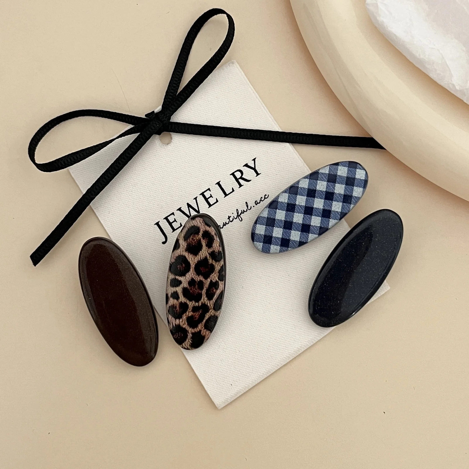 2 Stück Leoparden- und solide ovale Haarspangen, minimalistischer Haarschmuck für Damen-Haarstyling – Detail 6