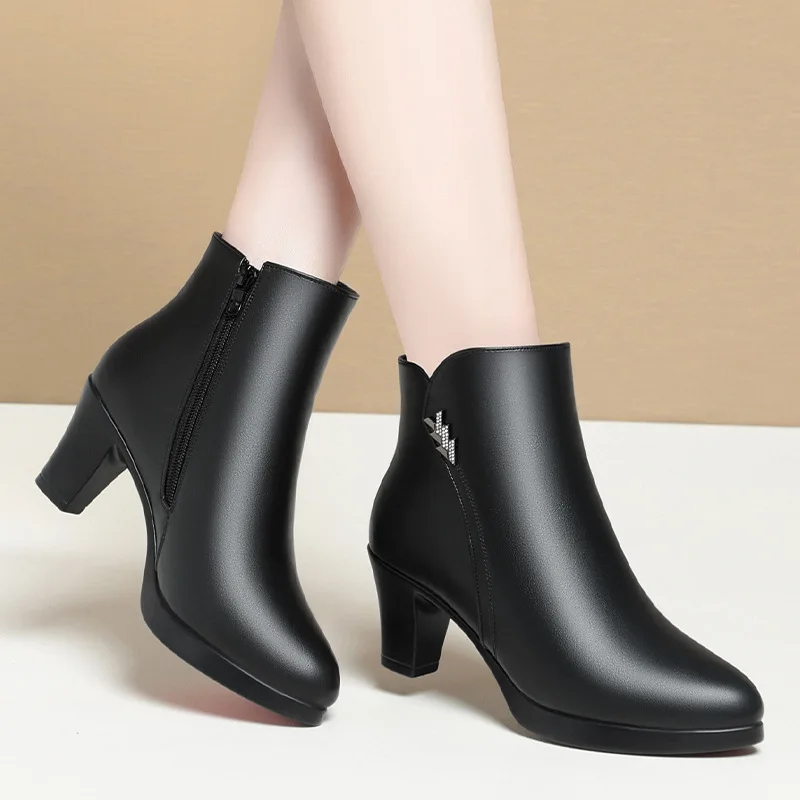 

Pointed Warm Plush Women's Boots for Woman Elegant Shoes Autumn 2025 Women's Fashion Crystal Leather Winter Short Boots Black