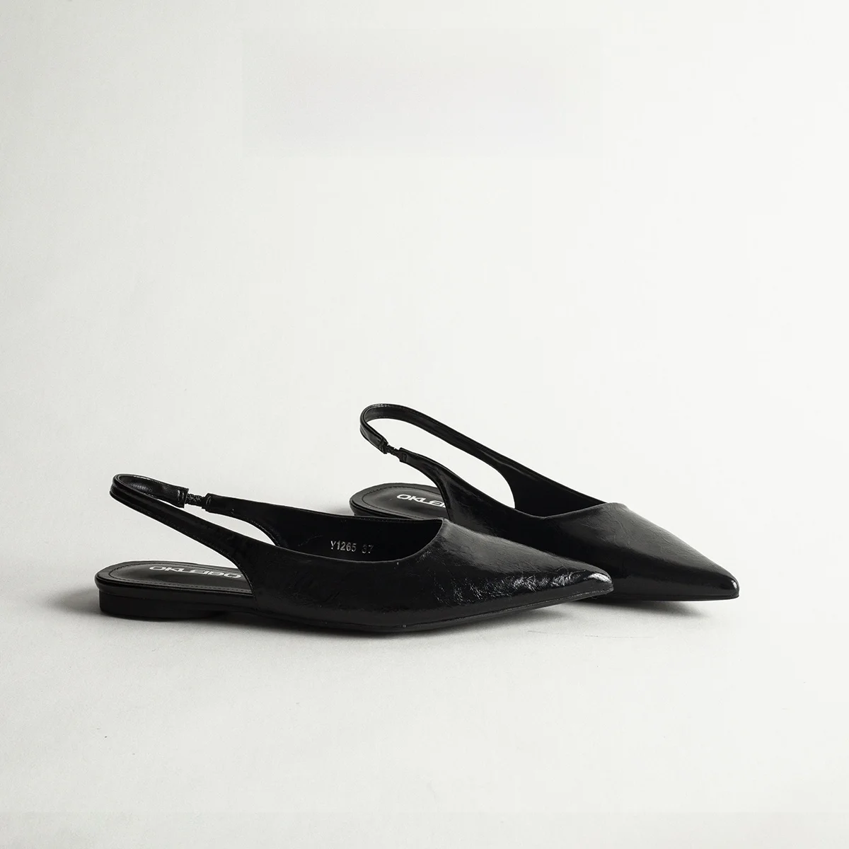 

Leather Covered Toe Sandals Women's Summer New Comfortable Flat Bottom Versatile Fashionable Pointed Toe Casual Slip-On Shoes