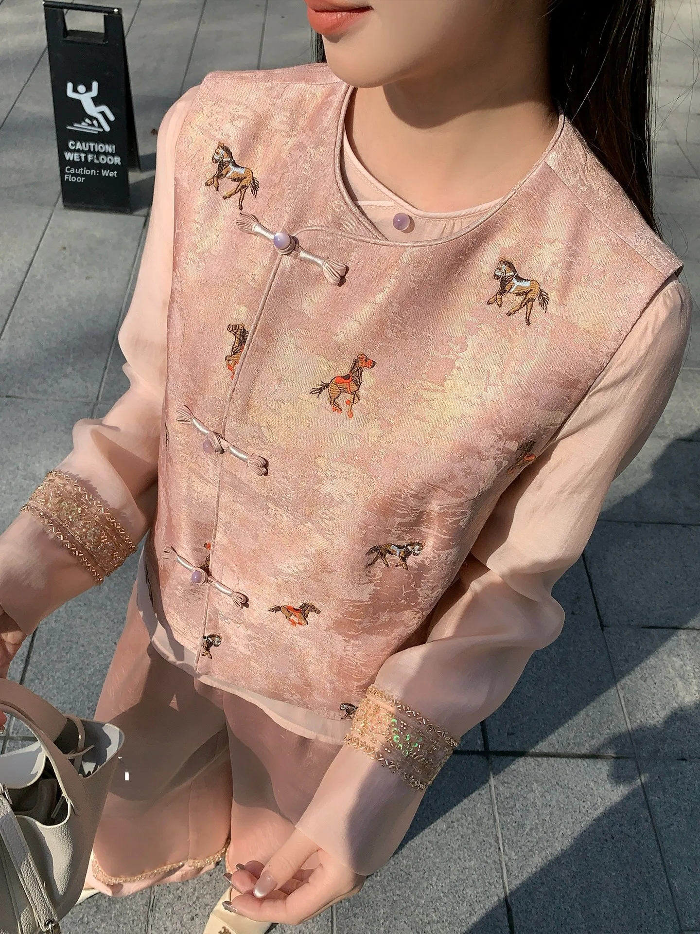 

New Chinese Sle Heavy Embroidery Vest Women's Svel round Ne Cotton Linen Blend Fabric Spring 2026 Faion Outerwear