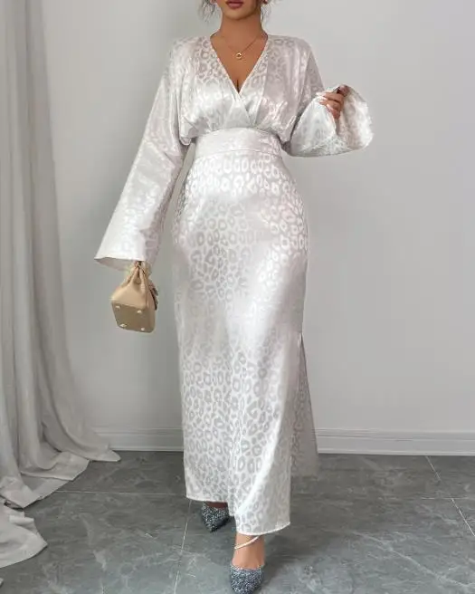 

Elegant Temperament Long Sleeved Deep V-Neck Dress 2025 Autumn Fashion Leopard Print Waist Cinched Flared Sleeve Side Slit Dress
