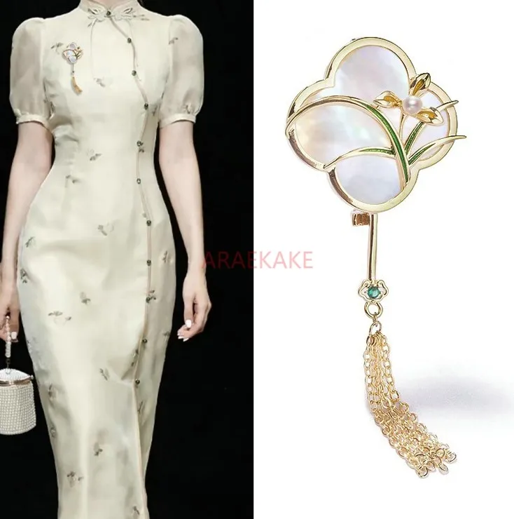 Chinese style plum, orchid, bamboo, and chrysanthemum brooch exquisite retro cheongsam, chest flower tassel accessories