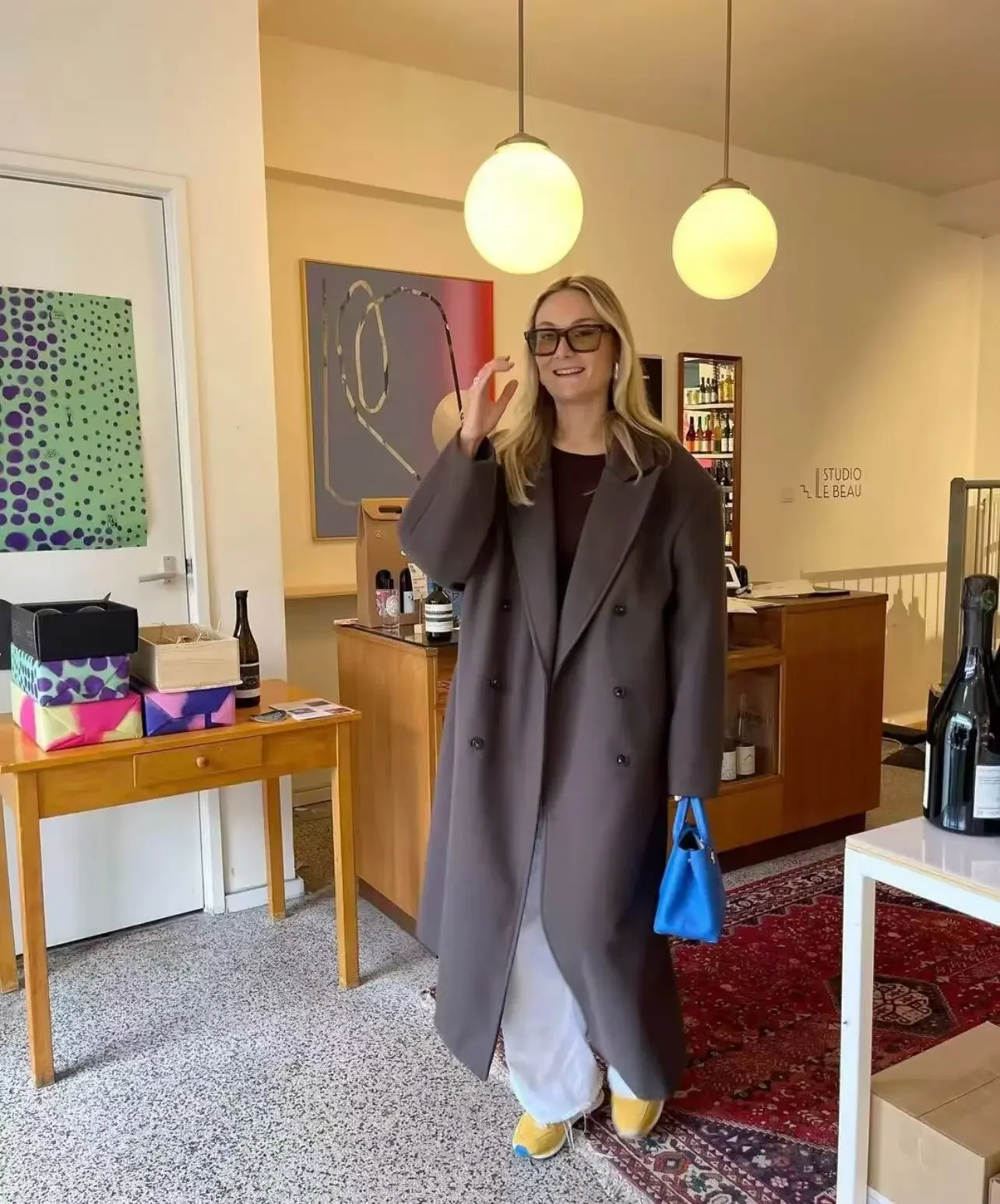 Damski płaszcz wełniany, luźny, dwurzędowy, z długim rękawem, kołnierzem marynarki, w jednolitym kolorze, casualowy, długi, na jesień i zimę.