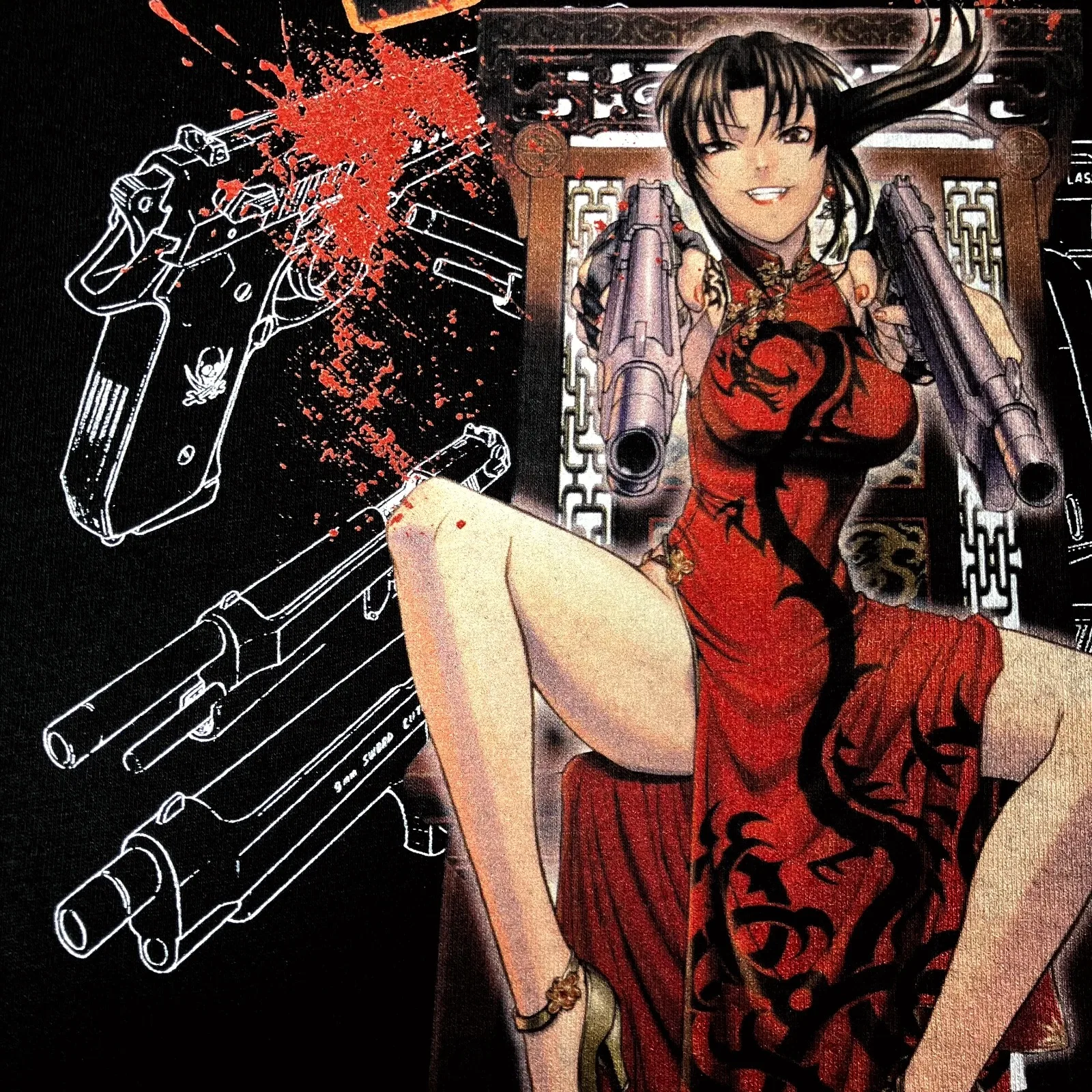 Black Lagoon „Revy Cheongsam & Pistols“-T-Shirt, Baumwolle, für Damen und Herren, Streetwear-Design. – Detail 4