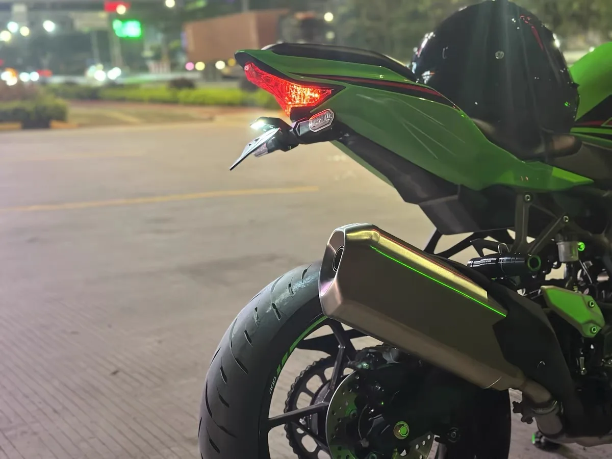 دراجة نارية ZX4R الخلفية قصيرة الذيل الأسهم رخصة حامل Tailstock الإطار قوس لكاواساكي ZX 4R/RR zx-4r se ZX-25R