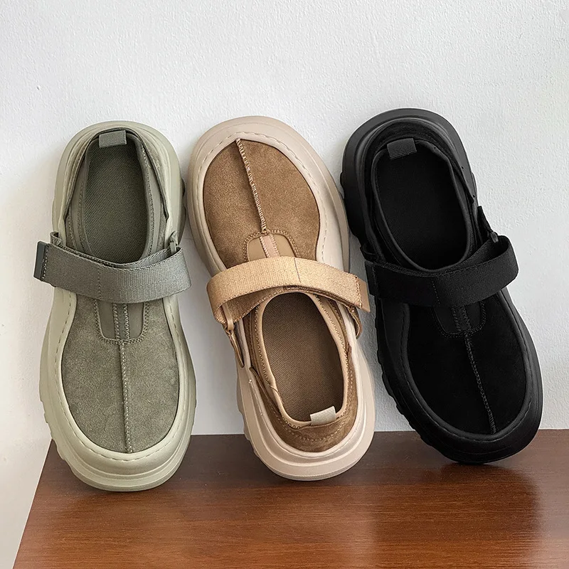 Paar zachte zolen lage dikke zool lederen schoen comfortabele casual platte en modieuze schoenen