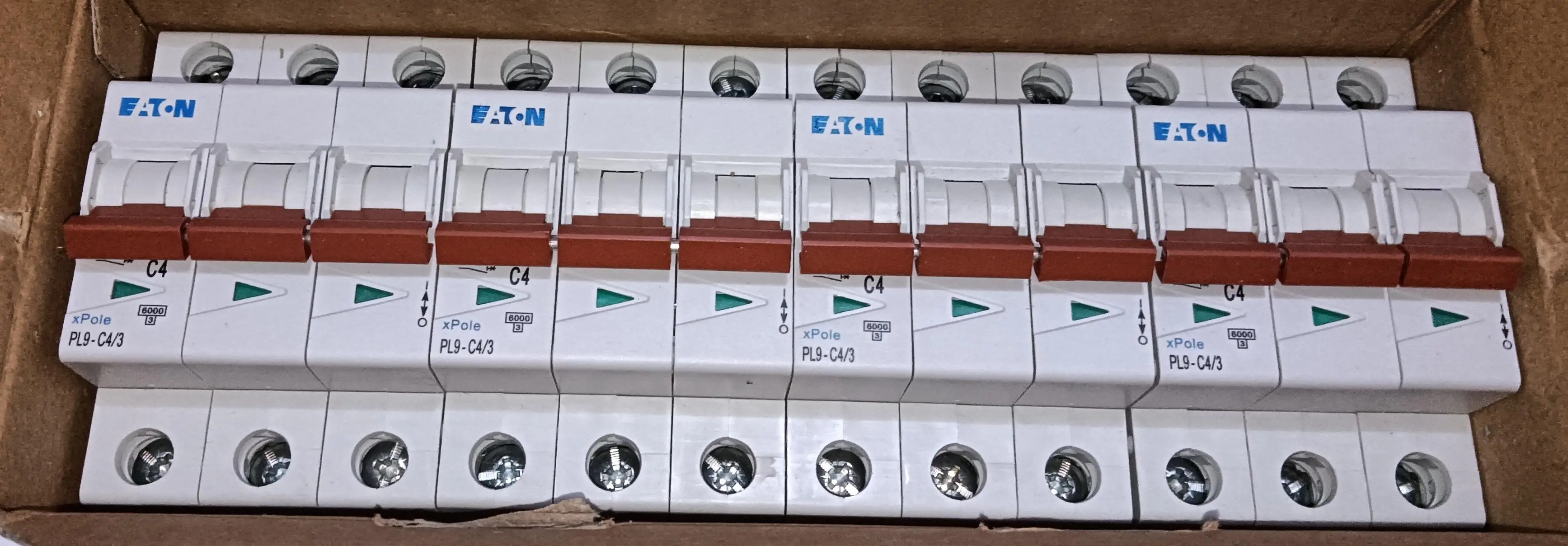 

New Original Eaton micro-circuit breaker PL9-C0,5/3 PL9-C2/3 PL9-C3/3 PL9-C4/3 PL9-C6/3 PL9-C10/3 PL9-C13/3