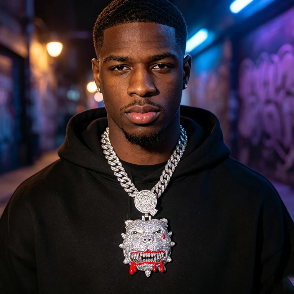 Streetwear Brand Accessories - Glinsterende 18K vergulde 'iced out' hanger,