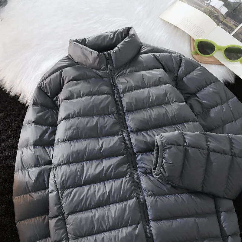 2023 Men Winter New Oversized Loose Short Overcoats Men Stand Collar Light Down Jacket Male White Duck Down Casual Coats H411