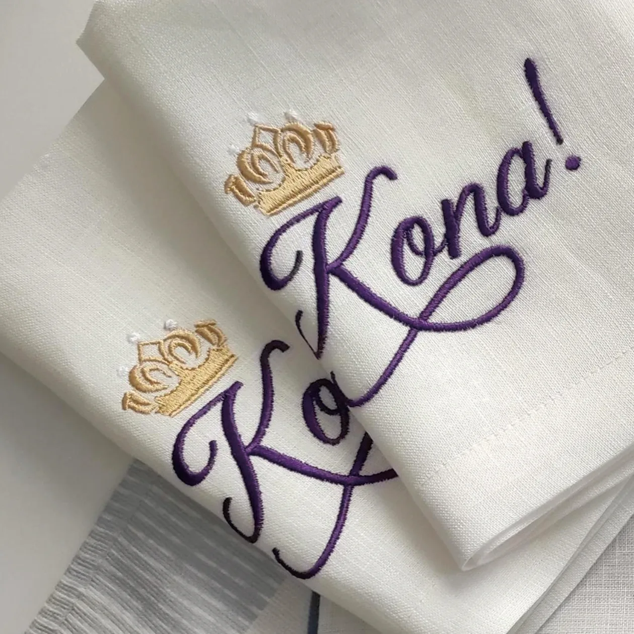 10 Custom Embroidered Names |   Pure White Modern Minimalist Themed Tablecloth and Napkins |   Decorative Embroidery, Custom Wedding and Banquet Embroidery, Handmade Personalized Name Embroidery Design, High-End Party Favors, Housewarming Gifts, Wedding Gifts, Bathroom Decoration, Exquisite Embroidery, Preferred Choice for Holiday Gifts, Unique Design, Ready-To-Gift Packaging, Premium Quality.