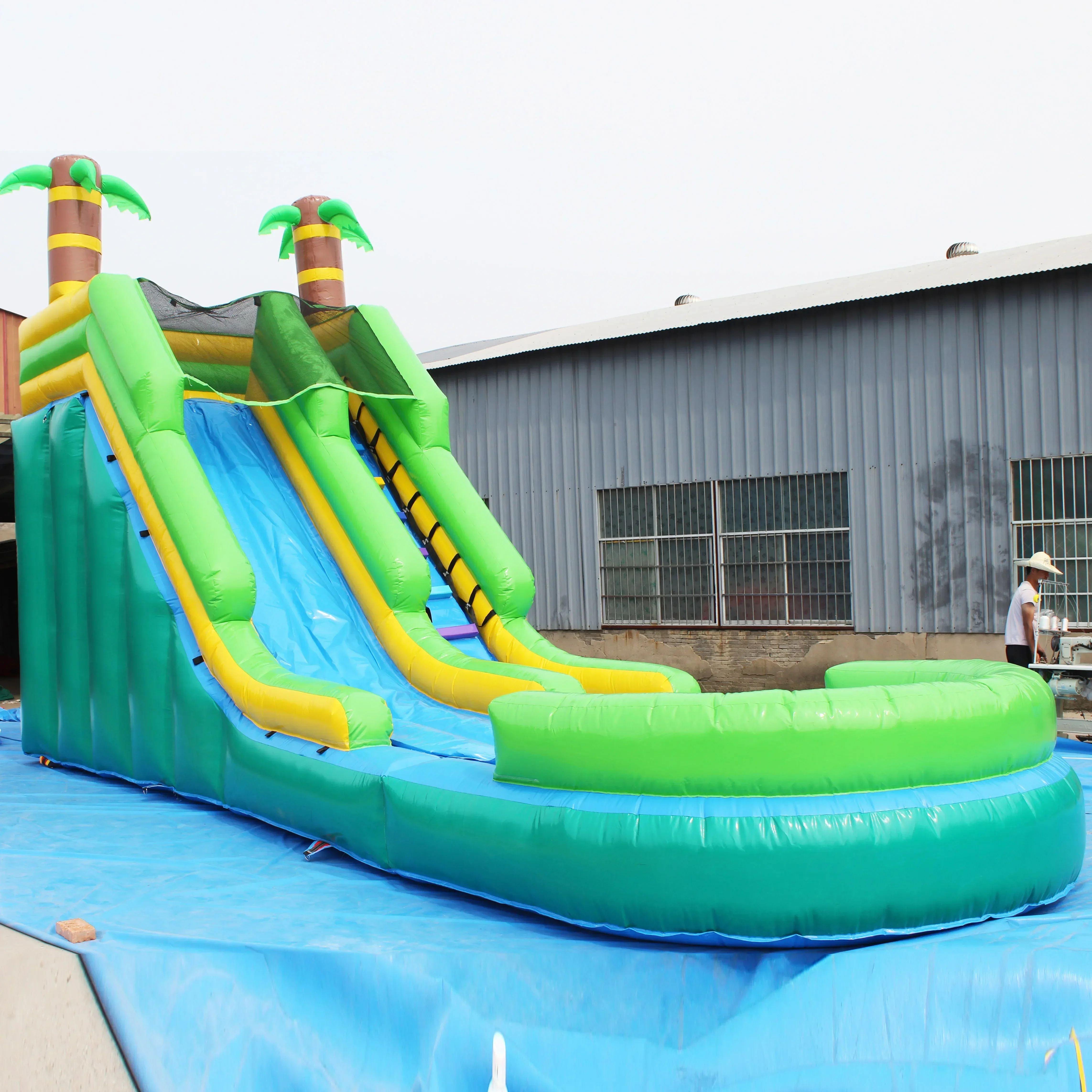 Tobogán acuático comercial barato para adultos, casa de rebote inflable, puente de agua, castillos hinchables con piscina para niños