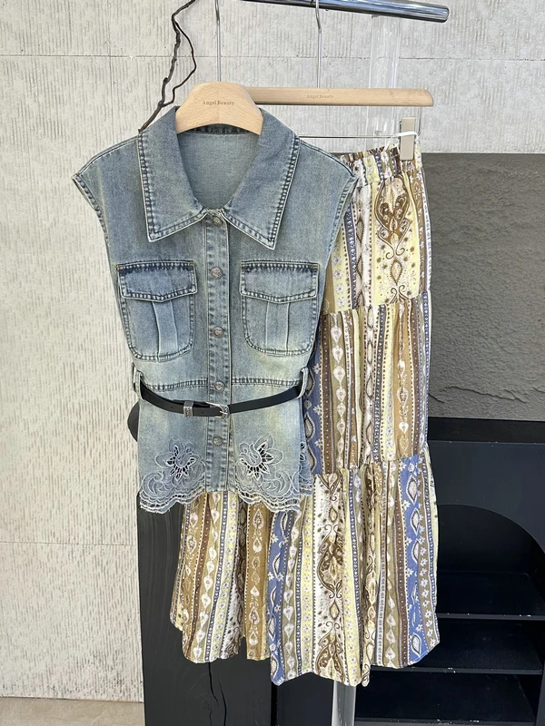 

Fashionable Summer Two-Piece Set Women's High Waist Belted Denim Halter Neck Midi Skirt Hook Embellished Top And Bottom Ensemble