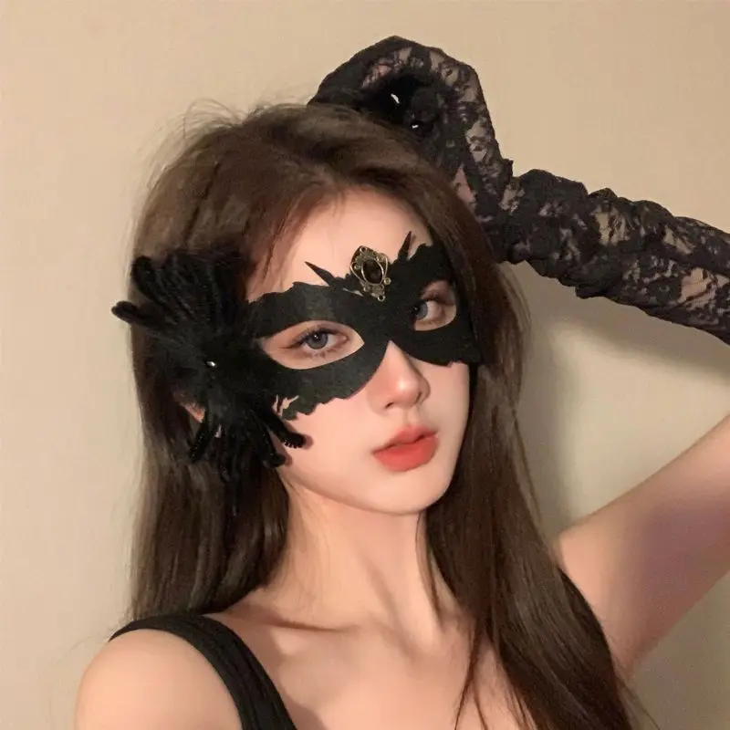 Masque facial de mascarade en dentelle creuse pour femmes, accessoires de fête de bal, Cosplay Sexy, masque de mascarade d'halloween, masque pour les yeux de reine en boîte de nuit