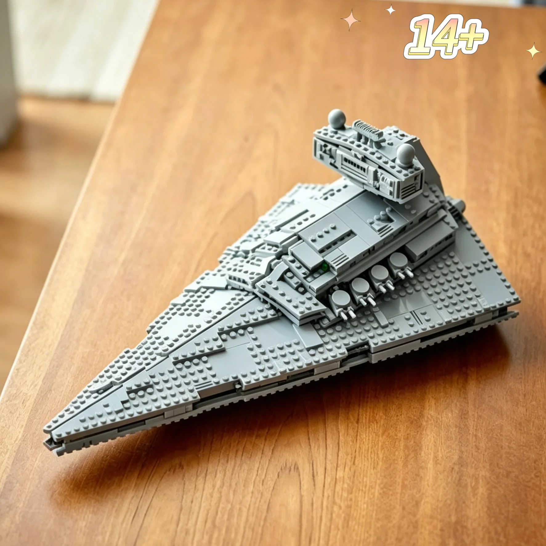 

In Stock 1555pcs Interstellar Theme UCS Star Battle Imperial Star Destroyer Building Block With 7 Dolls for Family Decor Gifts