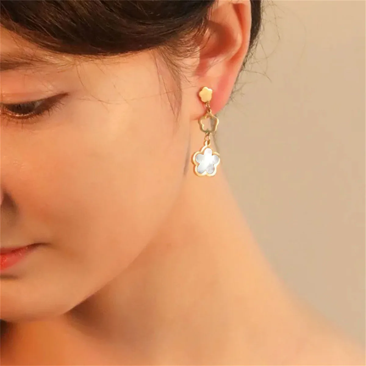 

2pcs Trendy Stainless Steel White Shell Plum Flower Stud Earrings For Women Girls,Daith Cartilage Pendant Earrings Gifts