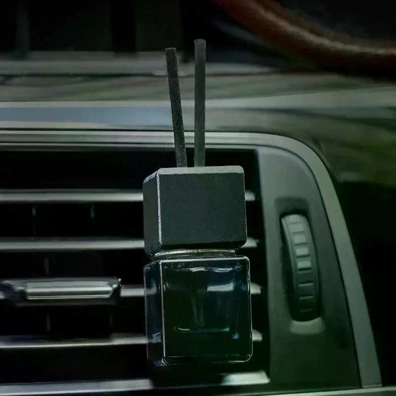 Decorative Car Hanging Diffuser, Aromatherapy Glass Bottle, Empty Square Pendant Air Freshener