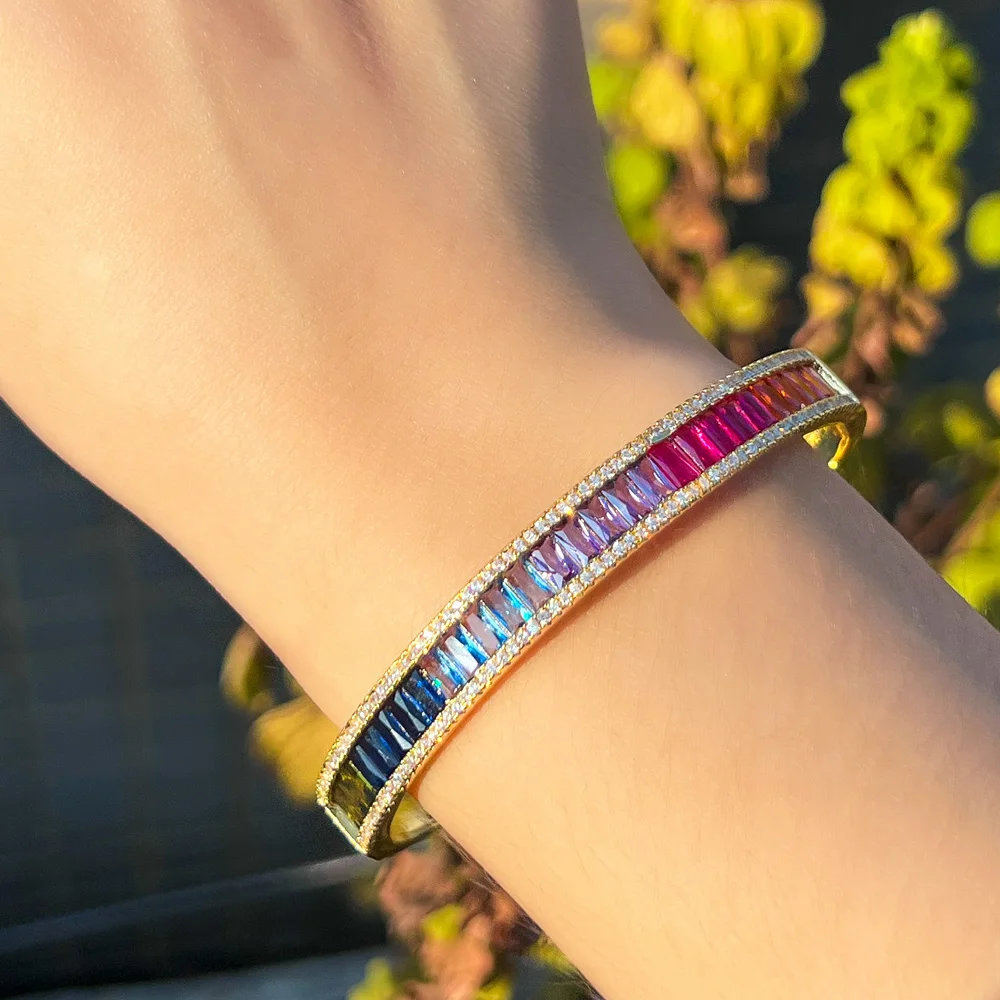 CWWZircons Einzigartiger Baguette-Regenbogen-Zirkon Runder Offener Armreif für Damen Trendiger Brasilianischer Vergoldeter Schmuck Großhandel SZ0052 – Detail 1
