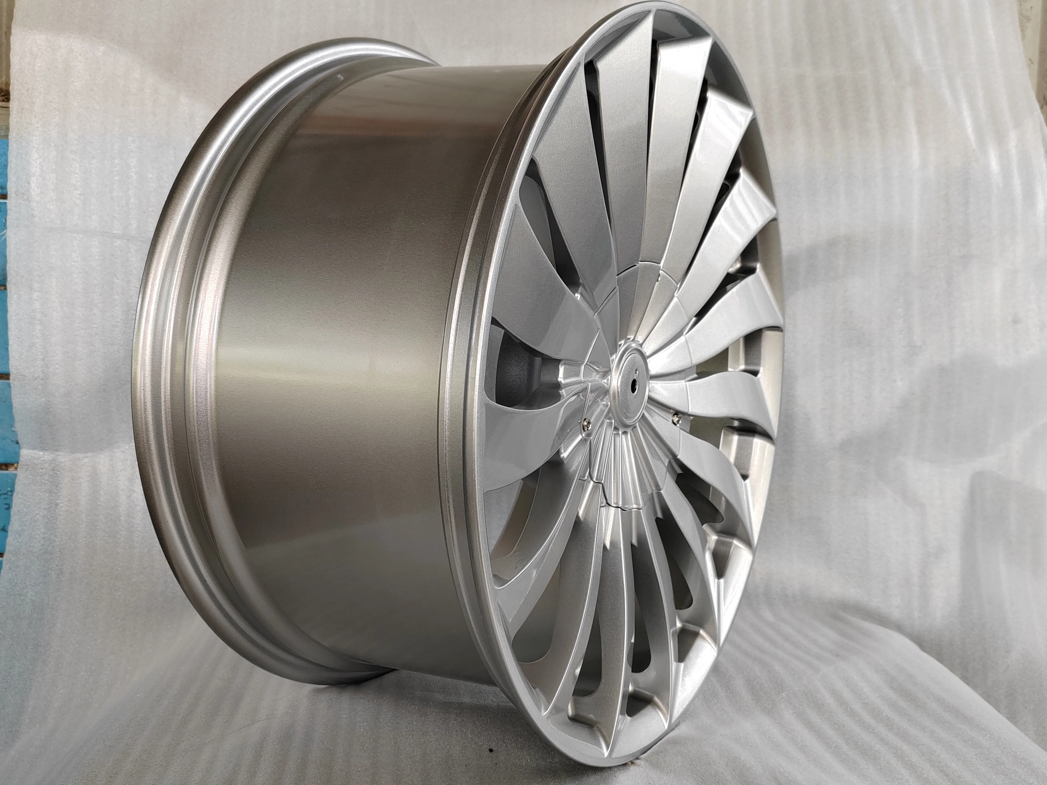 Liga de alumínio personalizada forjada 16 17 18 19 rodas e acessórios de carro de passageiros de 20 polegadas por fabricantes de cubos de roda