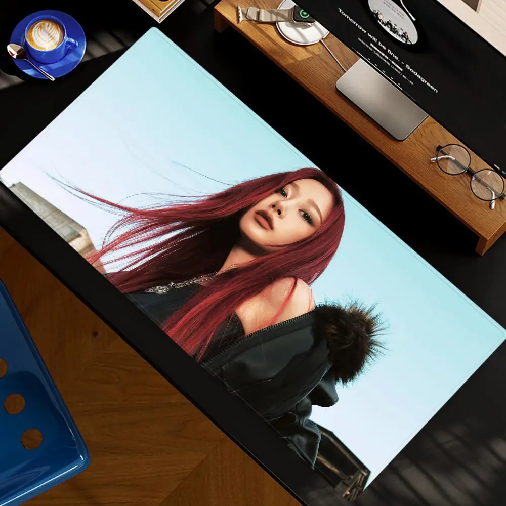 Kpop giselle mouse pad xxl acessórios de computador teclado grande almofada de mesa para laptop o novo produto gamer gaming