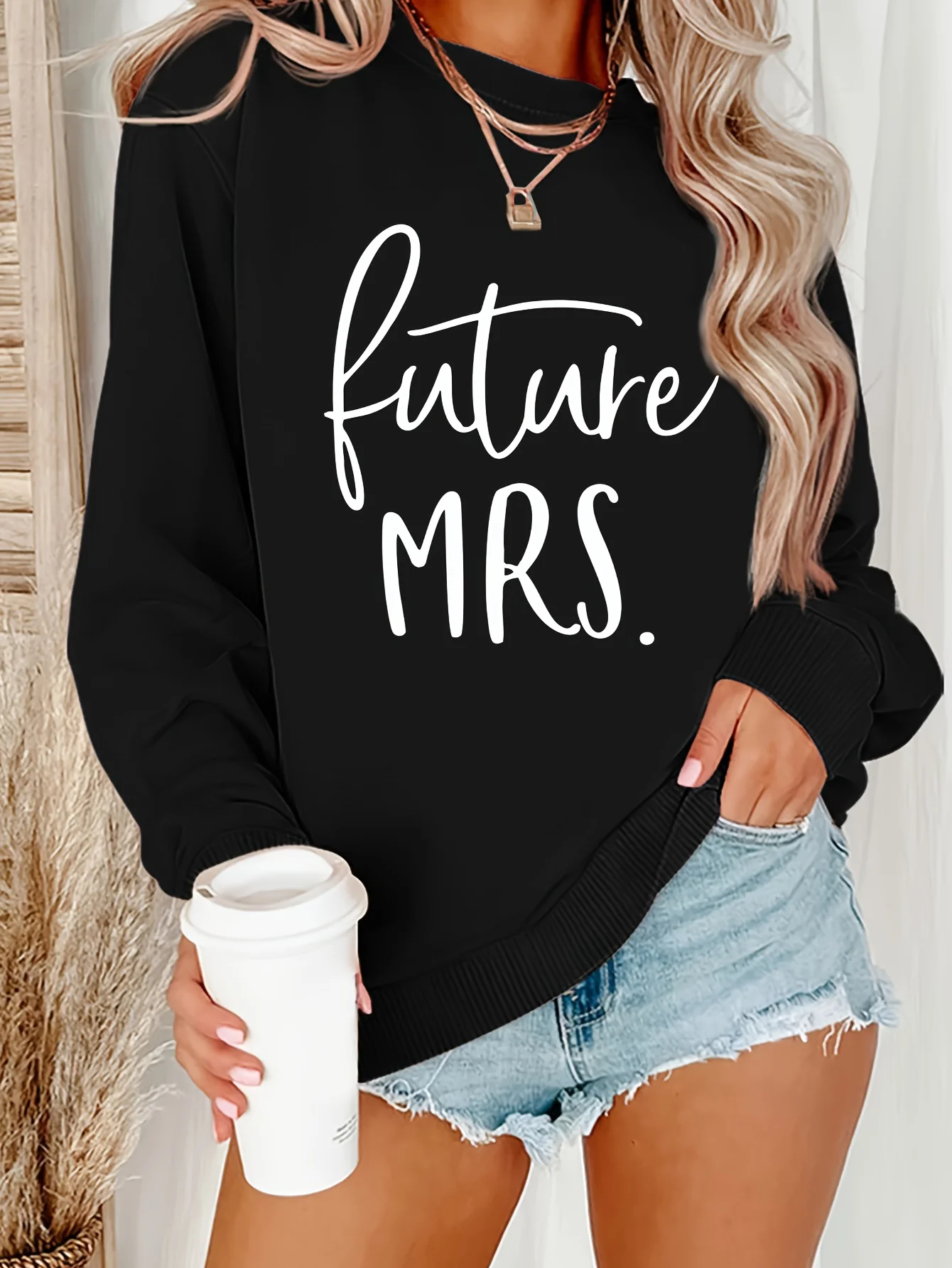 سترة عصرية برقبة دائرية من الصوف المطبوع باللغة الإنجليزية #1