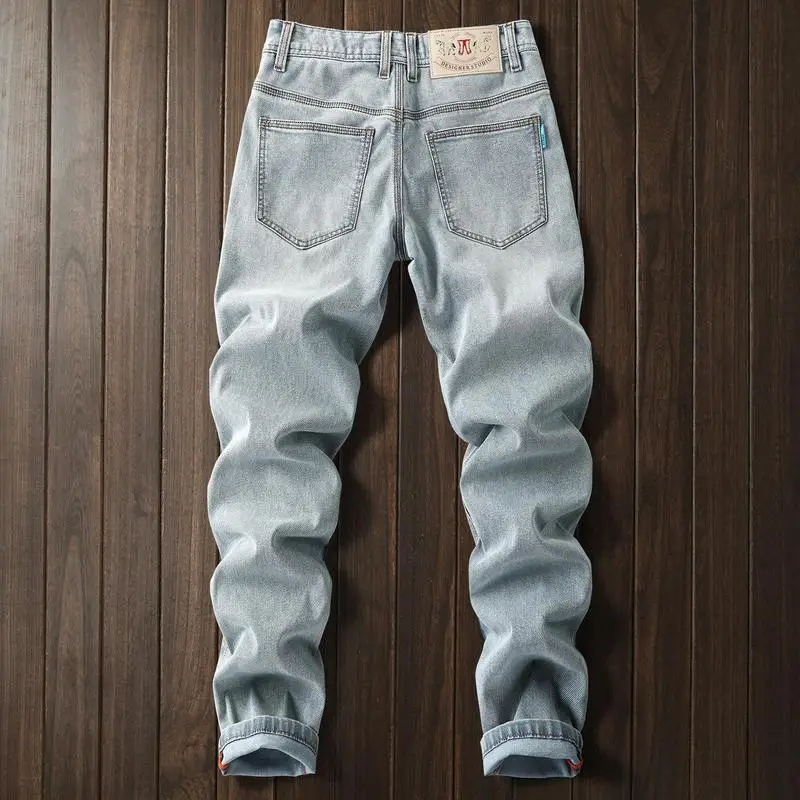 Men's slim-fit jeans with straight legs are made of cotton and spandex, casual, versatile, stylish, modern, luxurious, soft and