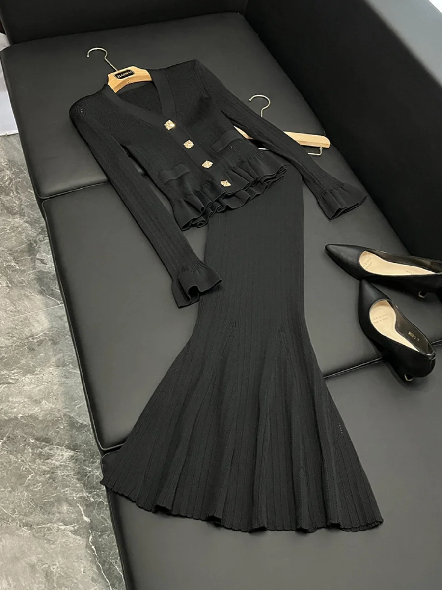 

Faionable Knitted Two-Piece Set with Waist-Cinching Bell Sve Top And Fi-tail Skirt B0443 JF Commute Sle for Women