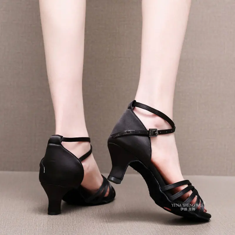 여자 라틴 댄스 신발 전문 볼룸 모던 탱고 살사 댄스 공연 신발 블랙 스웨이드 솔 5cm 미드 힐 신발