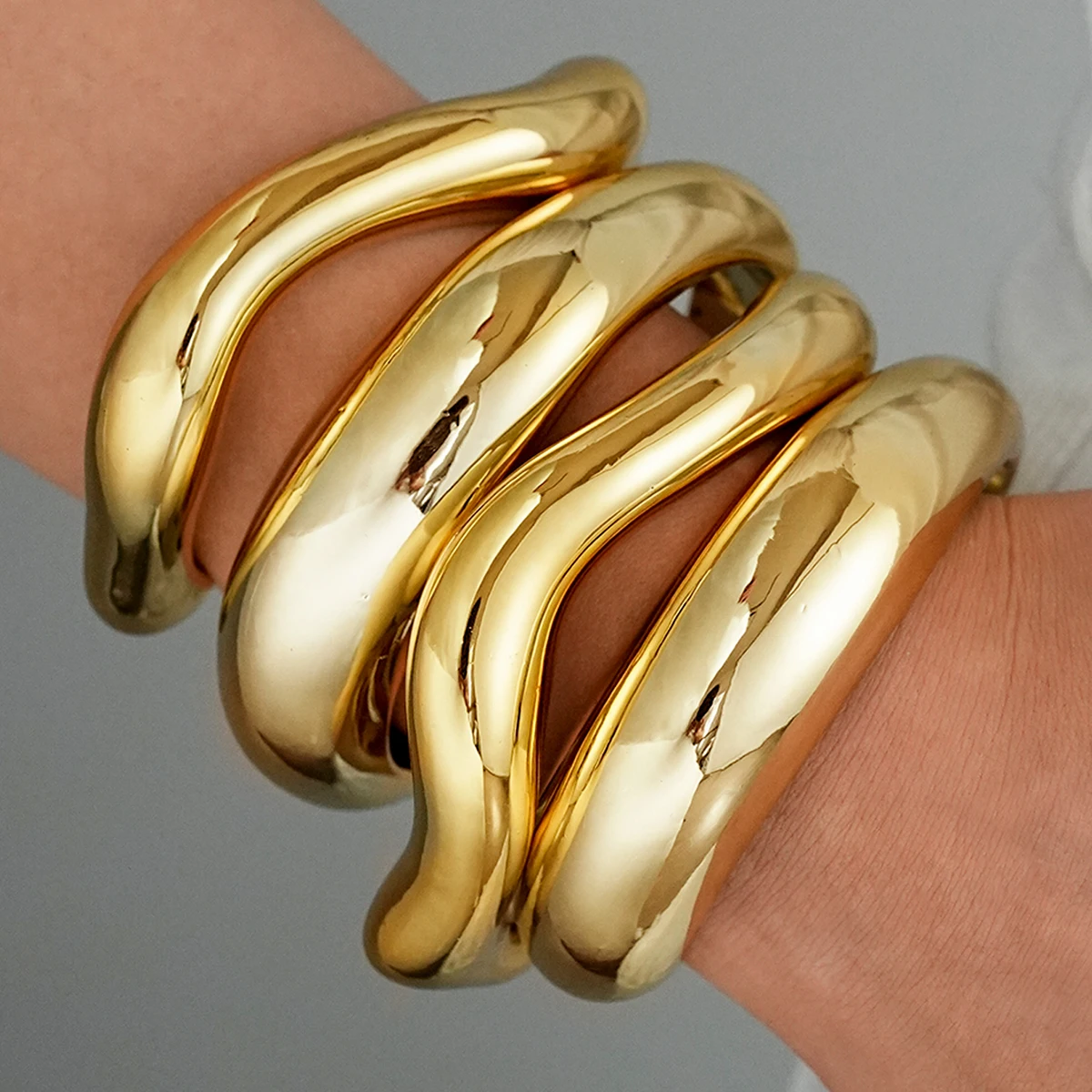 4Pcs Gold Color Twisted Wavy Chunky Bangle Bracelet Set for Women Fashion Stackable Open Cuff Wristband Metal Wedding Jewelry