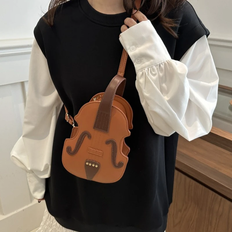 Neuartige Geigenförmige Umhängetasche in Rotem Kunstleder mit Einzigartigem Musik-Inspiriertem Schulterriemen für Modische Vielseitige Rucksäcke – Detail 3