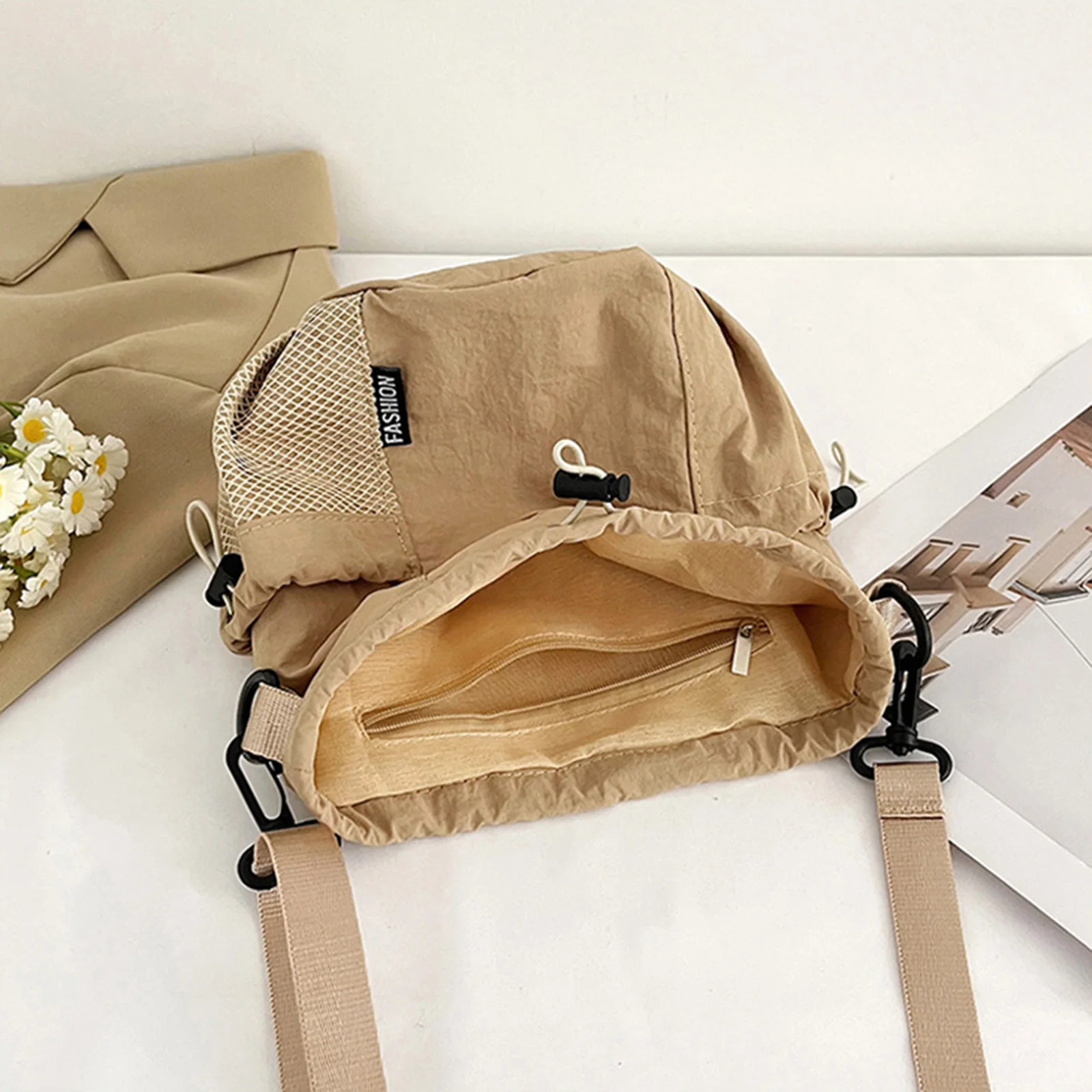 Nylon-Umhängetasche mit Kordelzug für Damen, leichte, wasserdichte Beuteltasche mit verstellbarem Riemen, modische Handytasche, mehrfach nutzbar