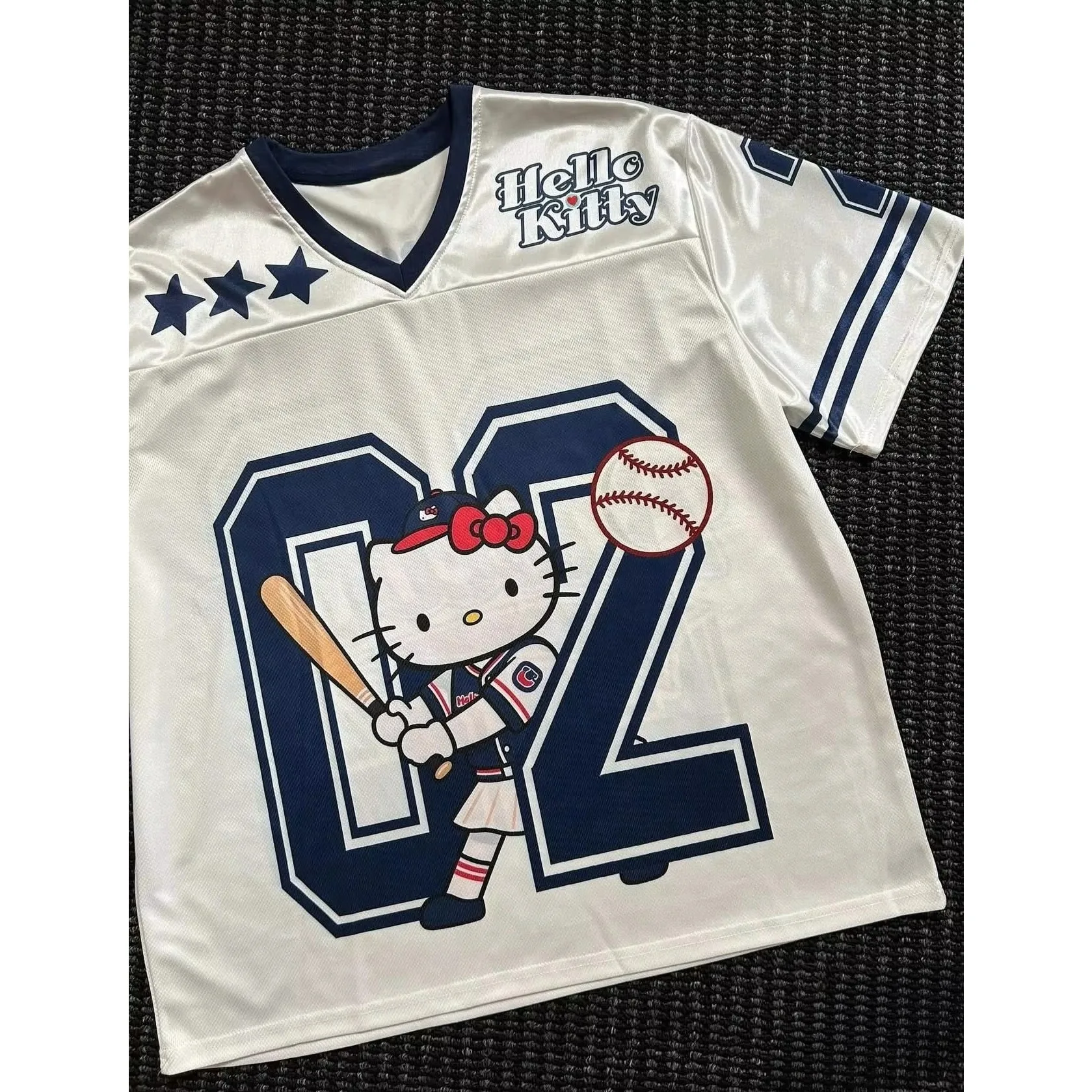 2026 Hello Kitty Sommer Anime T-Shirt Cartoon Sportbekleidung Unisex Y2K V-Ausschnitt Locker Lässig Leicht Atmungsaktiv Street Top – Detail 5