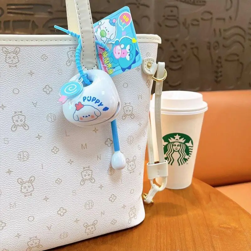 พวงกุญแจปลาไม้โปชัคโก้ซานริโอ้ใหม่ พวงกุญแจปลาไม้ซินนามอนโรลแบบเคาะได้ พวงกุญแจติดรถยนต์ จี้ติดกระเป๋านักเรียน ของขวัญ