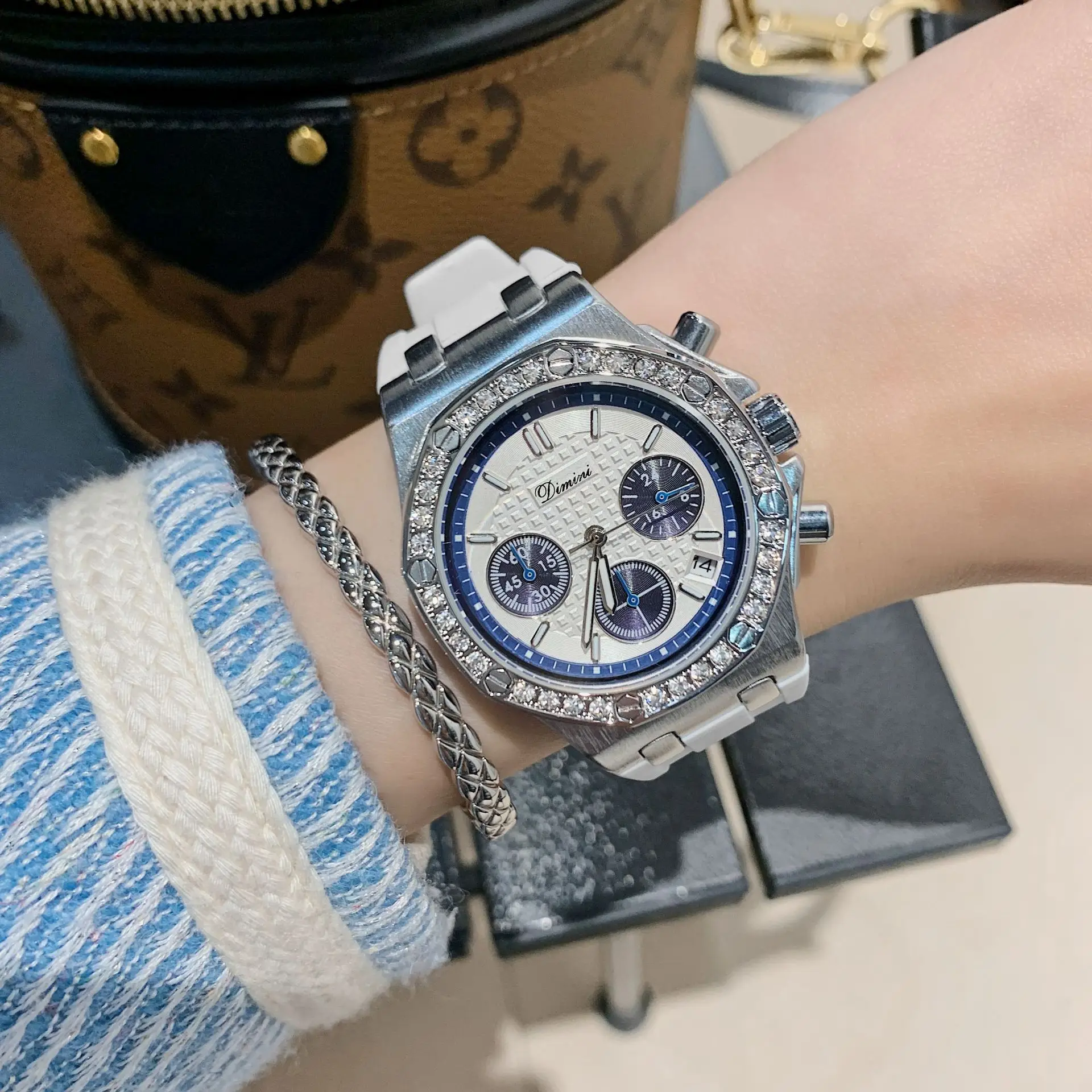 ساعات يد نسائية أنيقة، ساعات كوارتز أنيقة وبسيطة، إكسسوارات نسائية فاخرة وعالية الجودة.