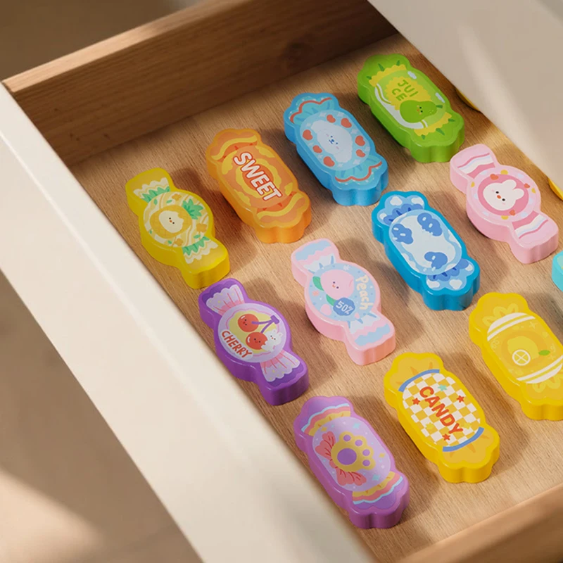 ألعاب خشبية ملونة على شكل حلوى مع أنماط متنوعة للعب. يمكن للأطفال ممارسة التعرف على الأشكال أثناء متعة مع العلبة #4
