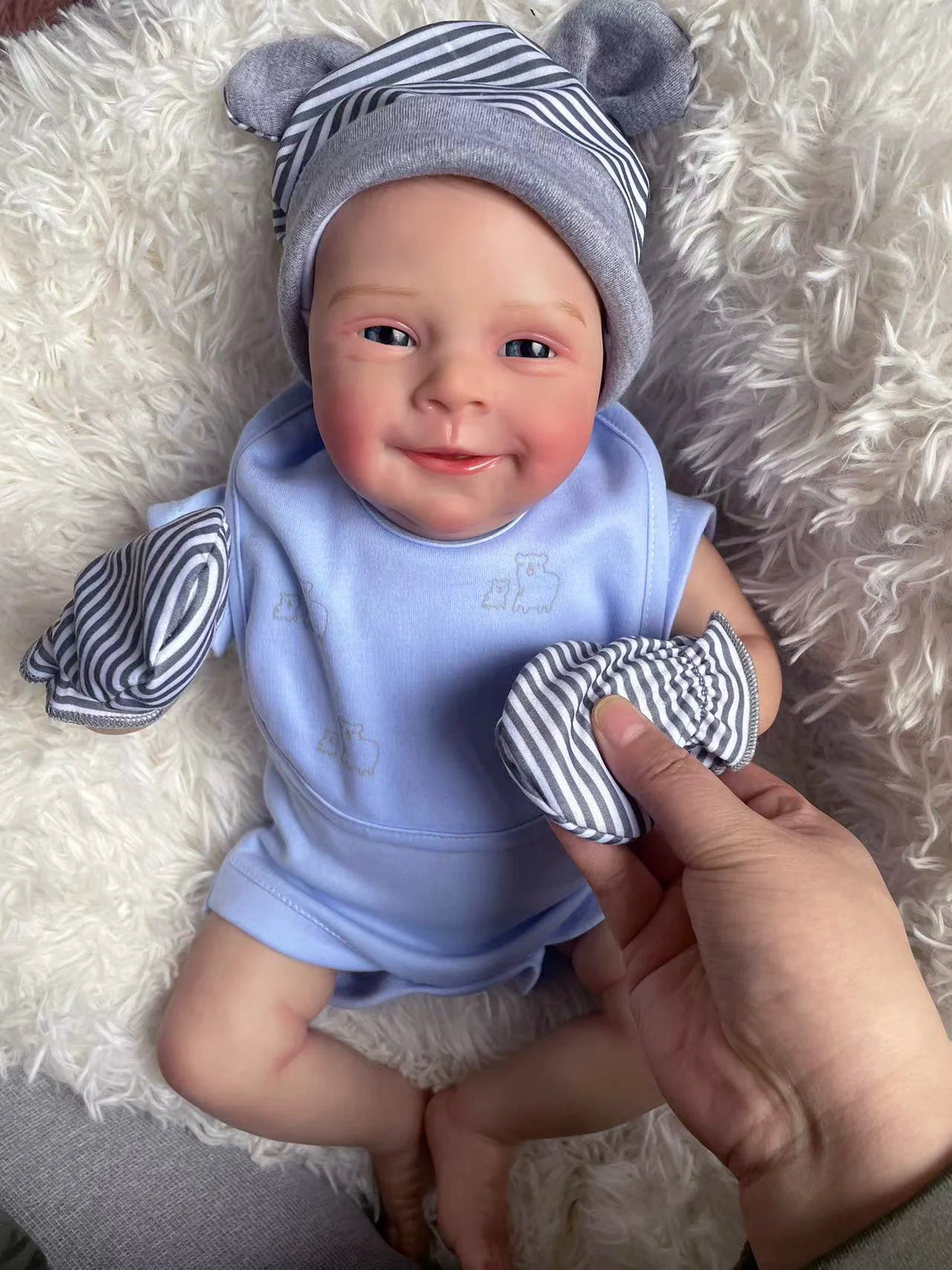 

45cm Sebastian New Reborn Girl Smile Newborn Doll Soft Cuddle Body with Hand-drawn Hair Toys for Kids Visible Veins Doll