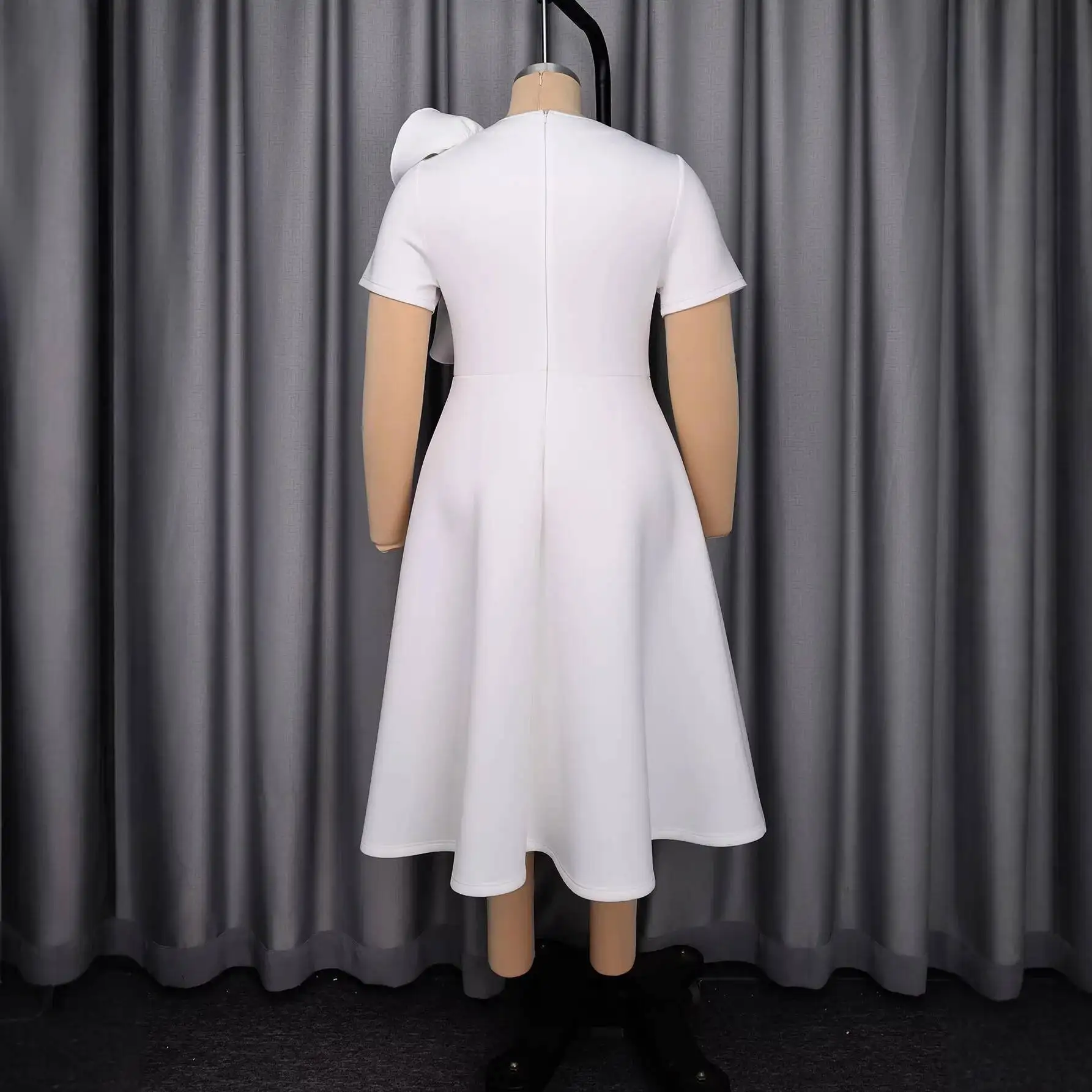 Plus-size Women's White Dress With Three-dimensional Bow, Short-sleeved, Waist-cinching, Slimming, Elegant Party Dress Y2K - view 3